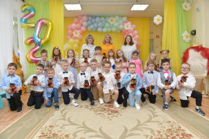 "Выпускной бал", группа "Ромашка" "Выпускной бал", группа "Ромашка".